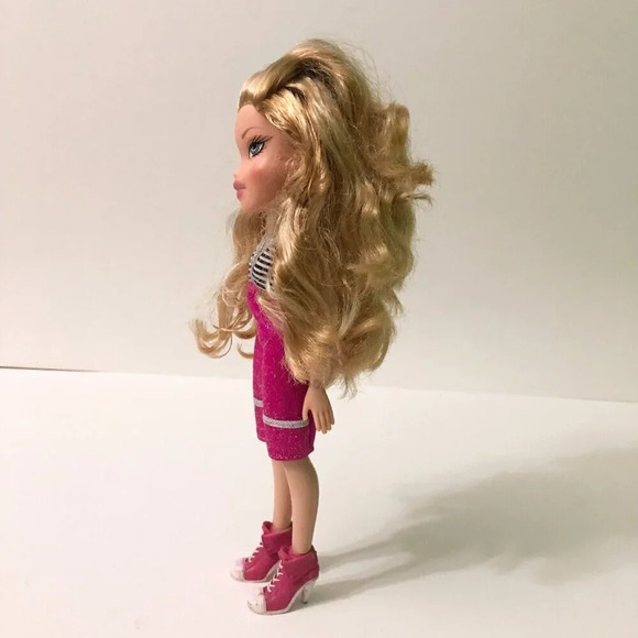 MGA  Bratz Cloe Doll Dress and Shoes TLC - Picture 4 of 16